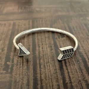 House of Harlow 1960 Pave Arrow Cuff